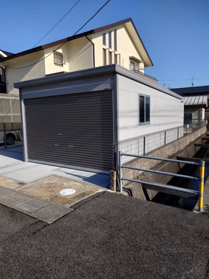 周東町 ガレージ 窓つき